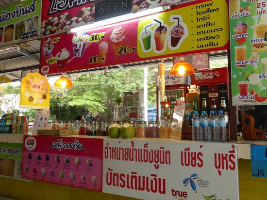 Eis- und Getränkeverkauf am Ao Manao Strand