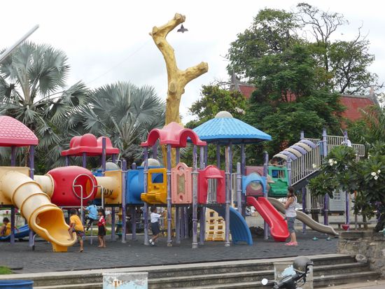 Spielplatz in der Stadt