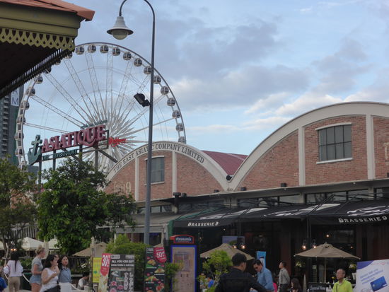 Asiatique Nachtmarkt am Fluss