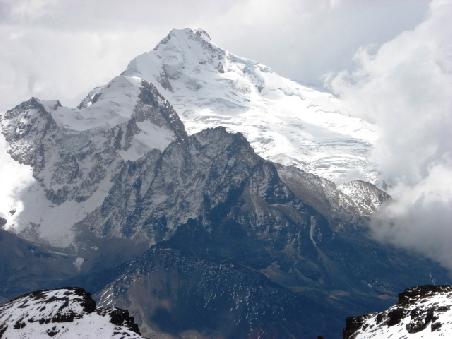 Nur wenige Kilometer entfernt sind die Gletscher des Huayna Potosi.