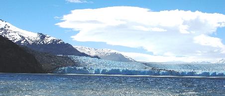 Der Glaciar Upsala ist mit 595 qkm und einer Laenge von 60 km einer der groessten der Welt.