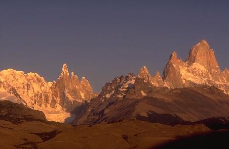 So sehen der Cerro Torre (li) und der Fitz Roy (re) angeblich aus!