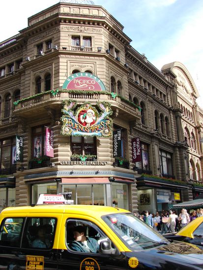 Auch die Portenos (=Bewohner von Buenos Aires) erliegen bereits dem weihnachtlichen Kaufrausch.