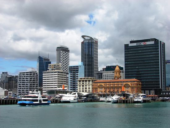 Vom alten Hafengebaeude fahren auch heute noch die Faehren zu den vorgelagerten Inseln.