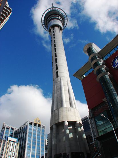 Der Skytower bestimmt das Stadtbild Aucklands.