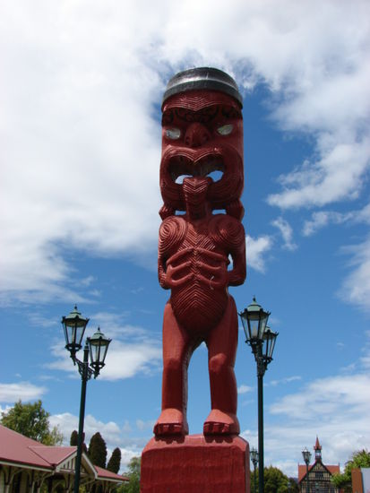 Die Schnitzkunst wird von den Maoris seit Generationen weitergegeben.