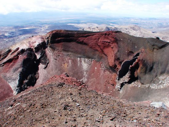 Im Red Crater ist nach wie vor vulkanische Aktivitaet spuerbar.