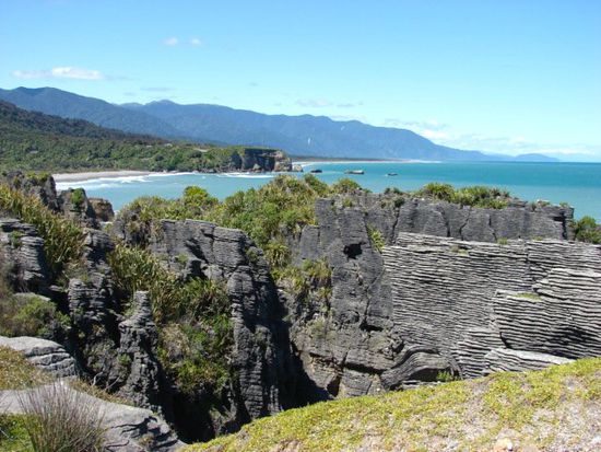Der gebankte Kalk der Pancake Rocks.