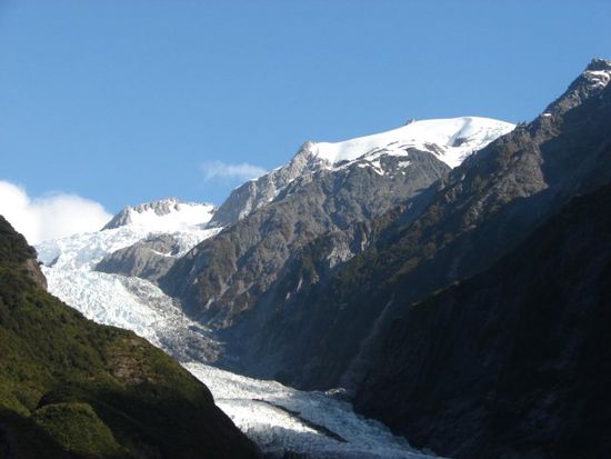 Der Franz Josef Glacier ist mit einem Hoehenunterschied von 2600 m auf 12 km Laenge wahrscheinlich der steilste Gletscher der Welt.