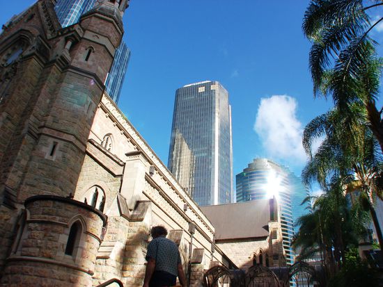 ... versteckt sich die katholische St. Stefanskirche.