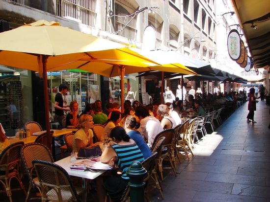 ... mit ihren Cafes zu finden.