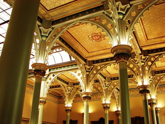 Decke und Saeulen der ehemaligen Boerse.