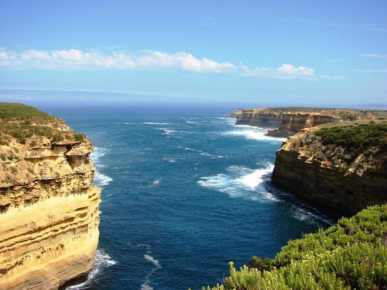 ... an zahlreichen Stellen Felsen abgetrennt.