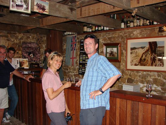 Der Verkostungsraum der kleinen Rockford Winery strahlt Gemuetlichkeit aus.