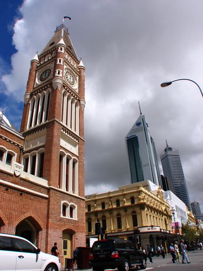Die Town Hall (li) wurde von britischen Straeflingen errichtet.