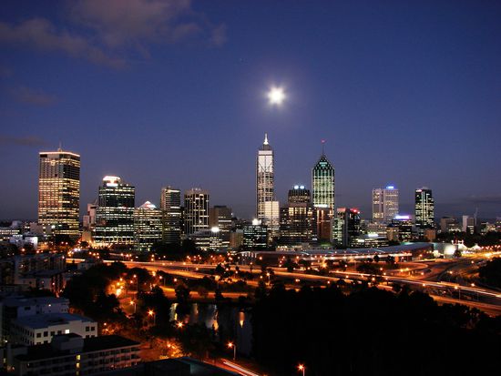 Vollmond ueber Perth.
