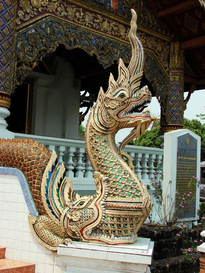 ... weisen chinesische Einfluesse auf.