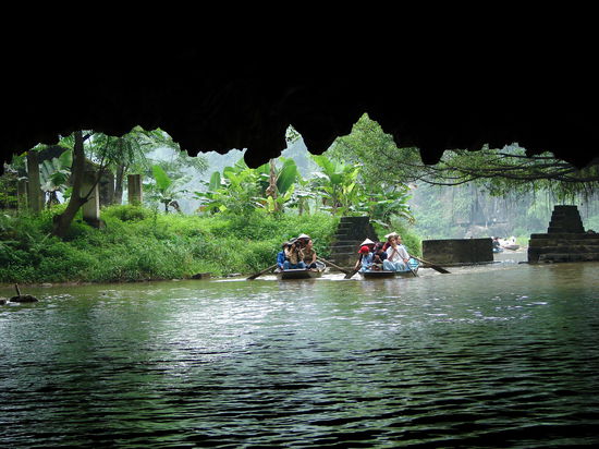 ... durch Tunnelhoehlen.