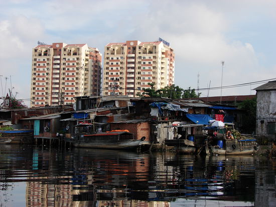 Noch in HCMC: der Gegensatz ist unuebersehbar.