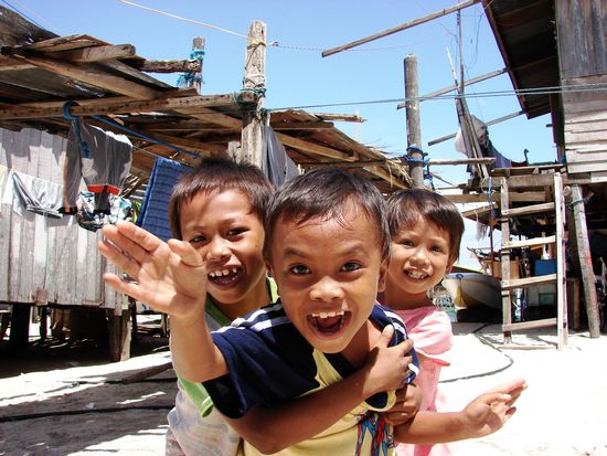 Hier freuen sich die Kinder noch darueber von Touristen fotografiert zu werden!