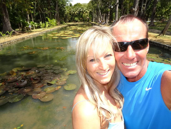 Der botanische Garten "Pamplemousses" . Naja nett, im Reiseführer stand was von einem Tag einplanen - nach einer Stunde waren wir wieder aus dem Garten wieder raus und hatten irgendwie alles gesehen 