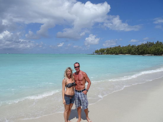 ...auf diese Insel sind wir mit einem Schnellboot exclusiv allein übergesetzt.....
schneeweiße Strände und türkises Meer warteten auf uns....