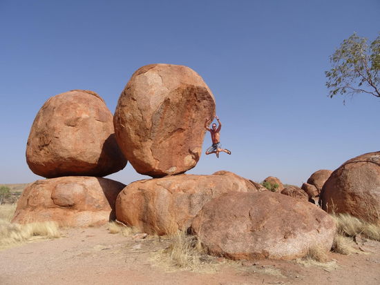 ......da sieht man mal ein paar Steinkullern in der Gegend rumliegen und flippt völlig aus 