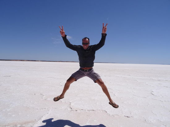 Zur Abwechslung kamen dann auch mal wieder Salzseen.....- Dirk ganz steif vom vielen Fahren.....