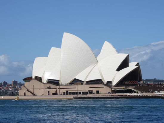 eines der Wahrzeichen der Stadt - die Oper