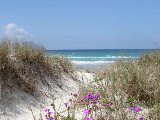 die ersten Strände bei der Anfahrt ......