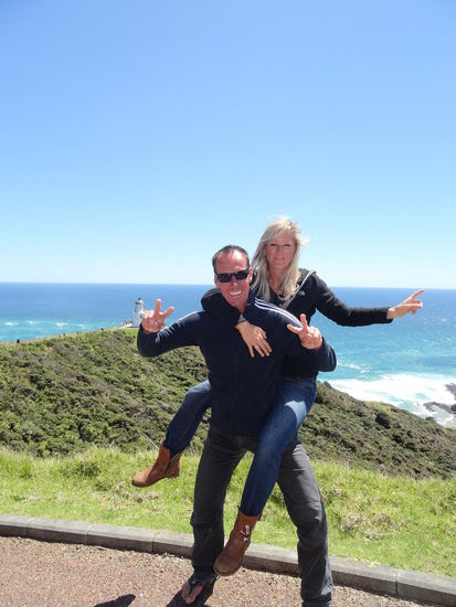 Das Bild ein ein Tourist gemacht, der mit seiner Frau und den Kindern auch in der Welt unterwegs ist.....er meinte...eh euch kenne ich...ich habe euch schon in Sydney gesehen.....upssiii...naja vielleicht treffen wir in Asien wieder auf euch....