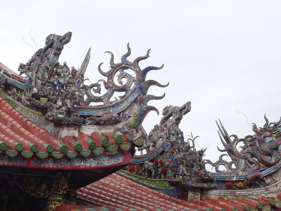 mit viel filigranem Kunstwerk