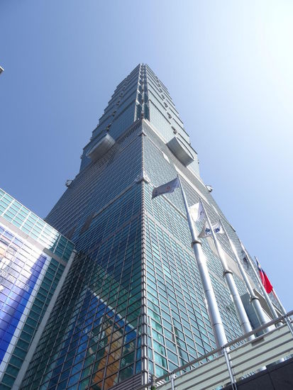 Taipei Tower 101 - er hat 101 Stockwerke und ist 508 m hoch