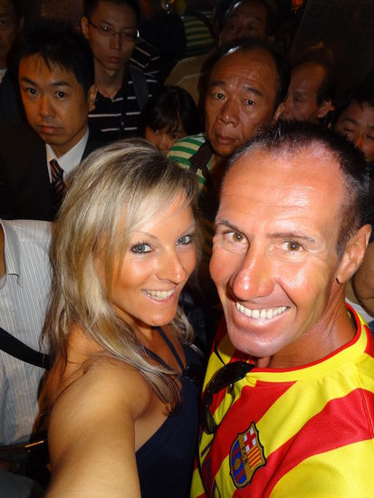 vollgestopfter Fahrstuhl ....naja wir lachen noch...........