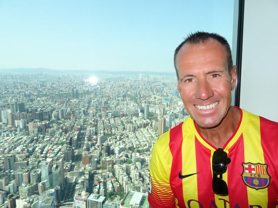 Das Gebäude gehöhrt zu den weltweit höchsten Gebäuden der Welt und war bis 2007 das HÖCHSTE.