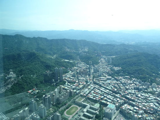 Berge im Hintergrund der Stadt.....