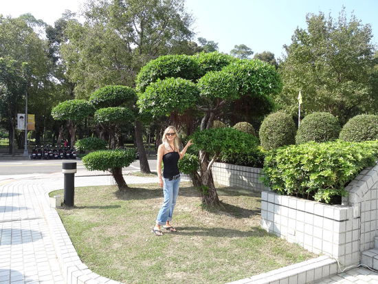 durch hübsche Parkanlagen....