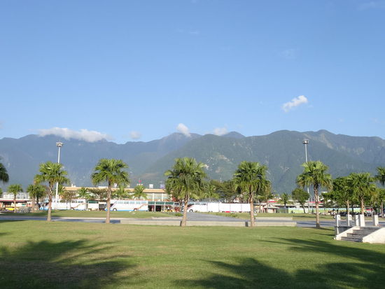 ca. 110000 Einwohner hat die Stadt .... nicht wirklich viel......