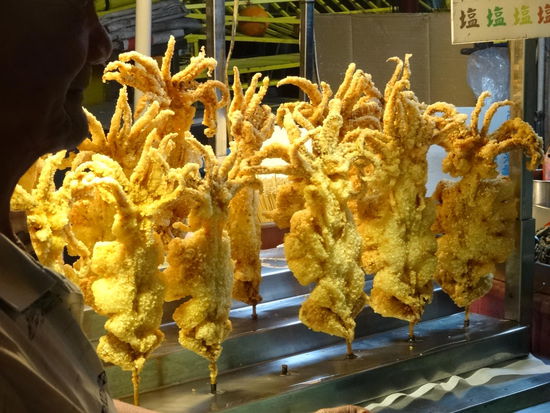 ....das gab es auch viel....panierte Tintenfische im Stück 