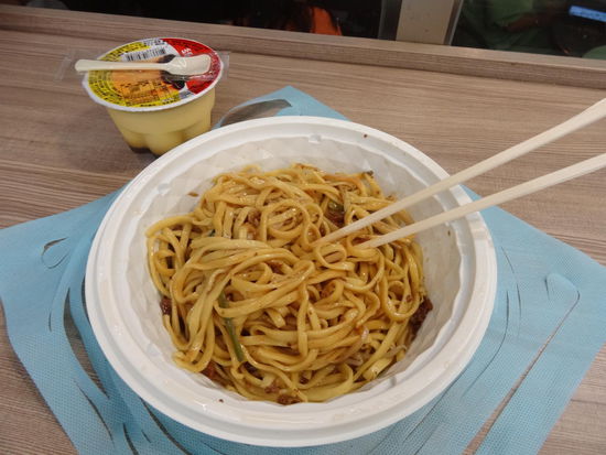 .....ach da haben wir lieber 7 eleven Nudeln gegessen....