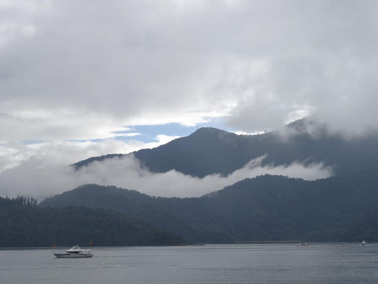 Morgendunst über dem See