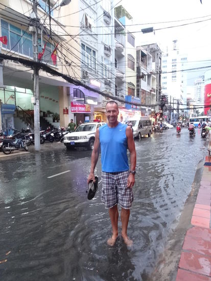 REGEN  .....Tropenschauer bei 35 Grad!!!!