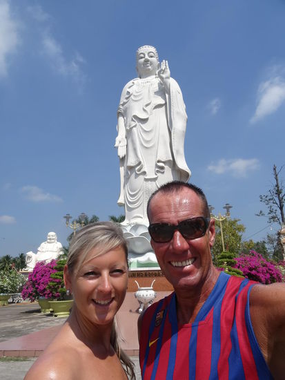 next Stop : Buddha Statuen.....