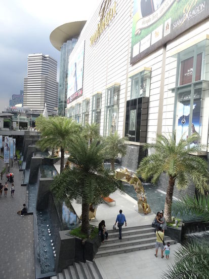 Siam Center.....Shoppen bis der Arzt kommt....