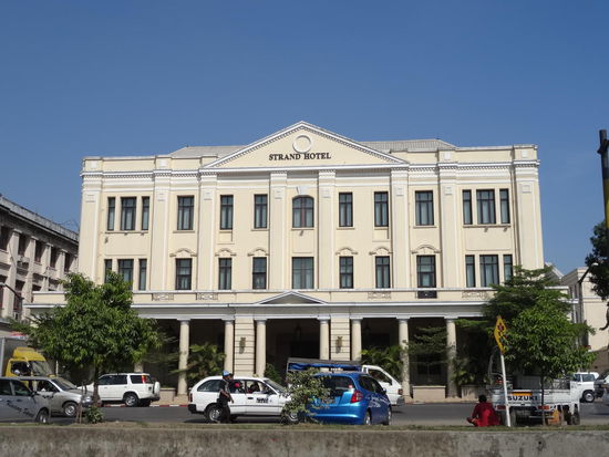 Strand Hotel ( nur ohne Strand  )