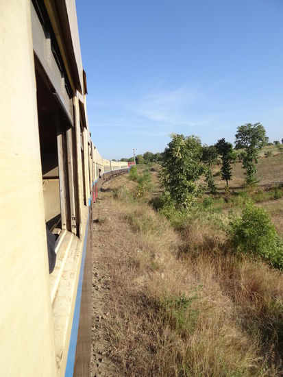 So tuckelten wir mit 50km/h die Stunde durch das Land, vorbei an unzähligen Dörfern und Landschaften