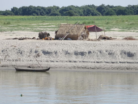 .....einfachen Hütten....