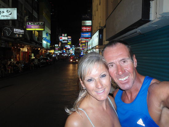 Eine Table Dance Bar an der nächsten, Ping Pong Shows ( Insider wissen was das ist  )