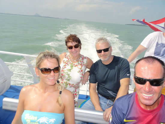 Etwas ruppig die Überfahrt...... .....aus etlichen Kotztüten wurde die Luft rausgelassen 