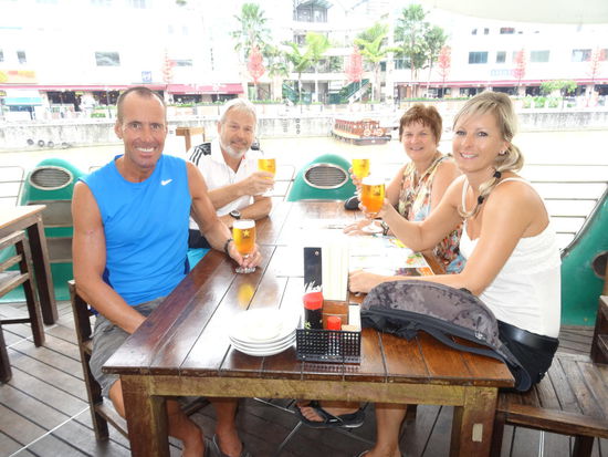Ein Abschlußbierchen am Qlarke Quay
